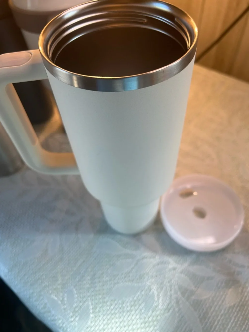 Stanley White Travel Tumbler with Handle - Picture 3 of 5
